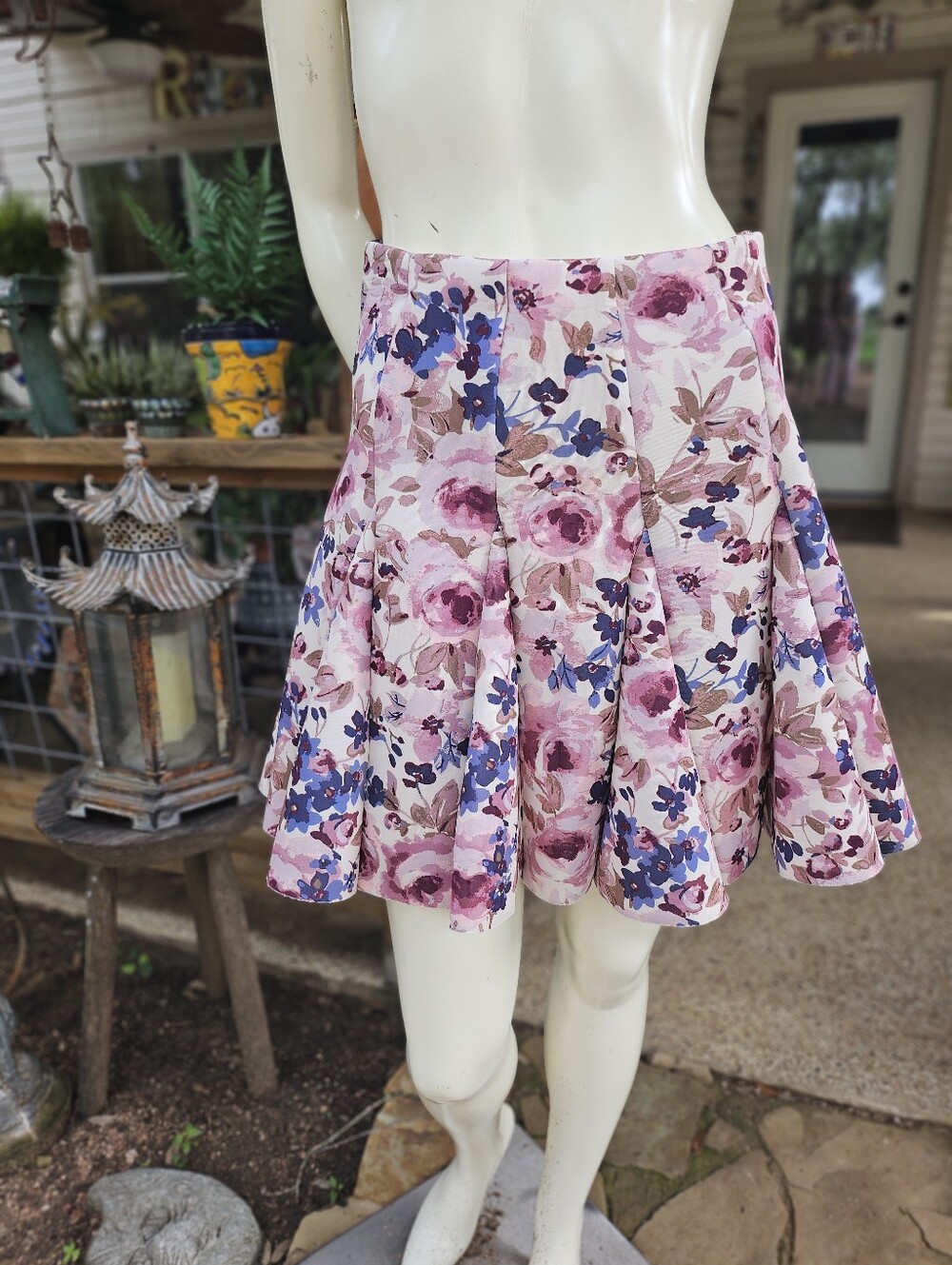 Lauren Conrad Runway Floral Short Scuba Mini Skirt Women's Size 4